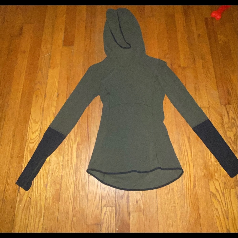 Lululemon size 2